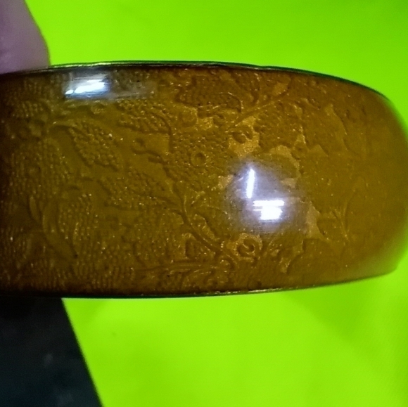 Brass lucite flower 🌸 floral lace Bangle bracelet has small dent & small crack. - Picture 1 of 7